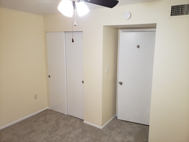 Building Photo - 4107 Lake Bayshore Dr
