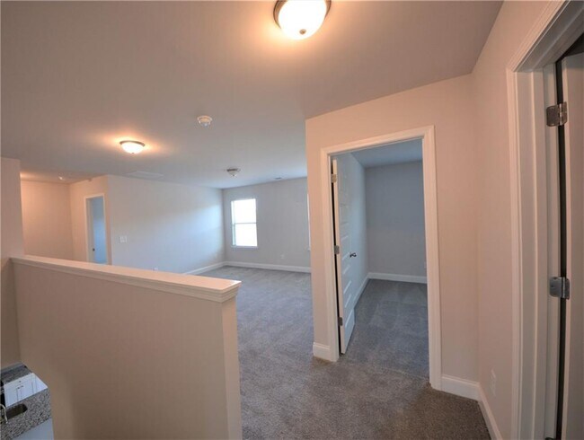 Building Photo - 246 Hellen Vly Dr