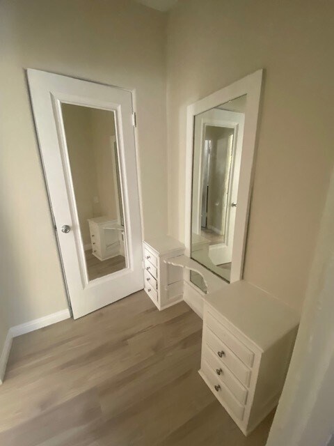 Building Photo - 152 S Sycamore Ave