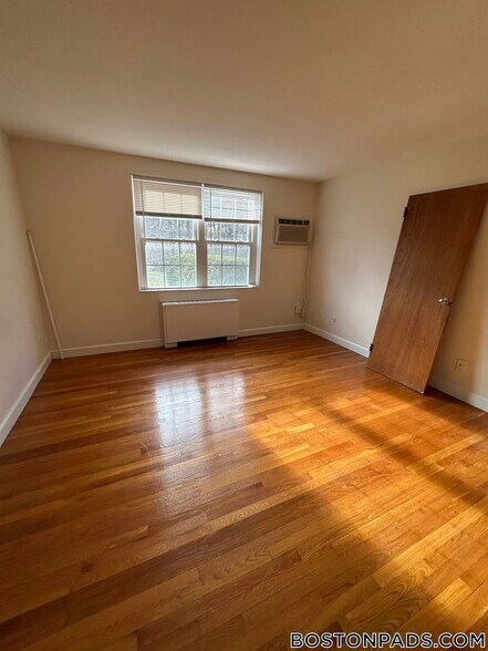 Building Photo - 7 Captain Parker Arms