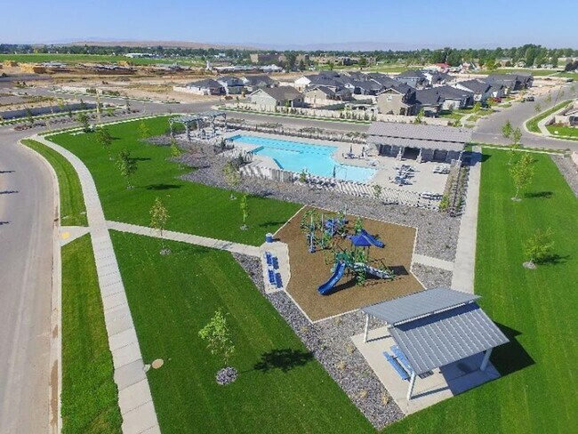 Building Photo - Welcome to this charming 3 bed 2.5 bath ho...