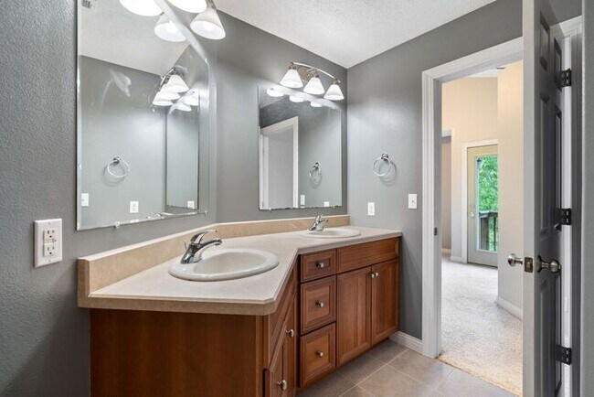 Building Photo - $2,695 | 4 Bedroom, 3.5 Bathroom Multi Flo...