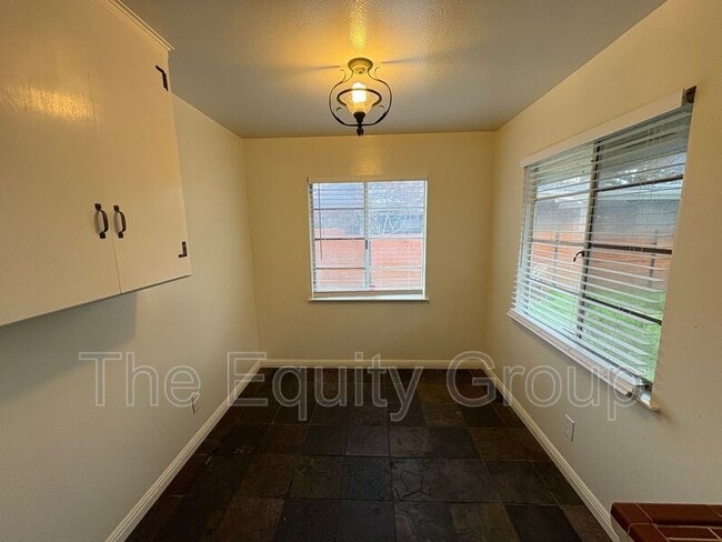 Building Photo - 1044 S Linda Vista St