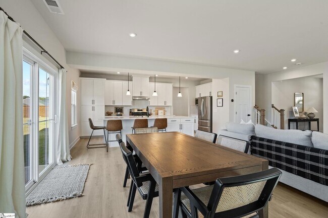 Building Photo - 680 Lady Fern Dr