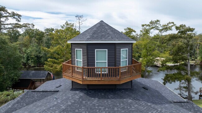 Building Photo - 5004 Cypress Lake Dr