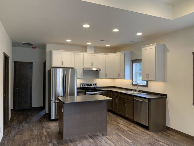 Building Photo - 706 McHugh Rd