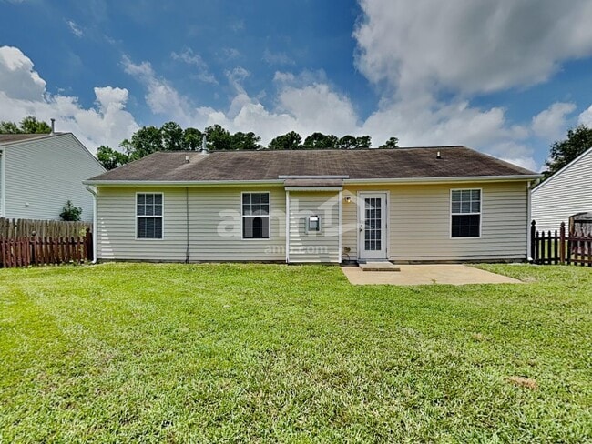 Building Photo - 224 N Fuquay Springs Ave