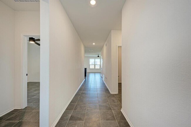 Building Photo - 18600 Golden Eagle Way