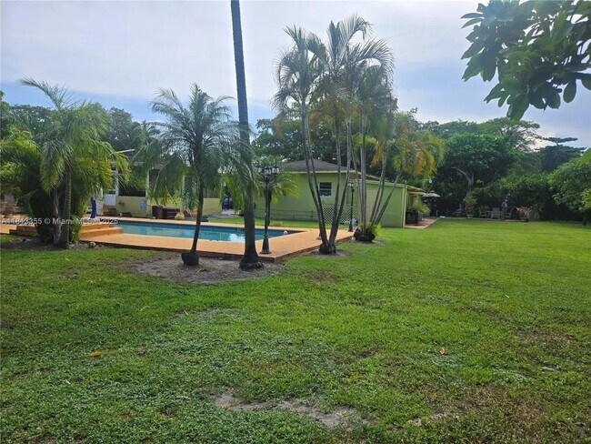 Building Photo - 12401 SW 47th St