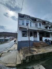 Building Photo - 300 W Spruce St