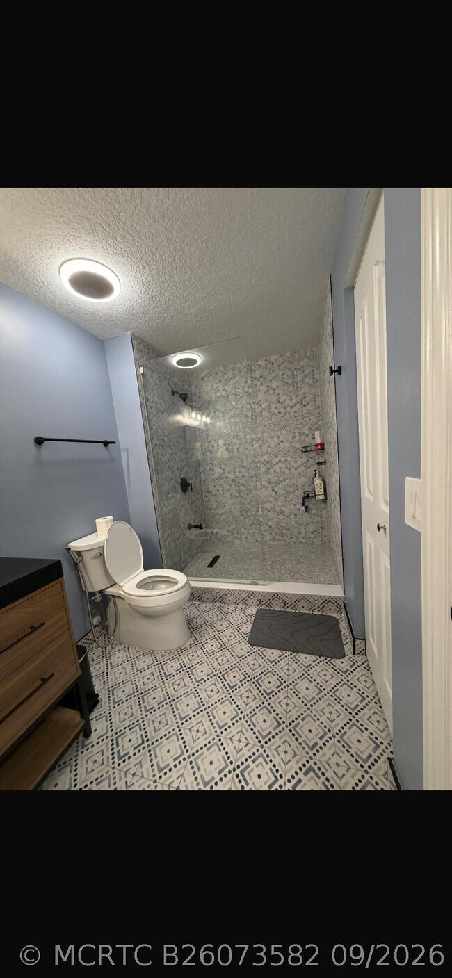 Building Photo - 6301 Myrtlewood Cir W