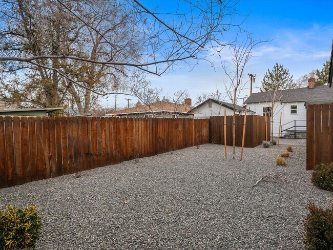 Building Photo - Remodeled Midtown Bungalow