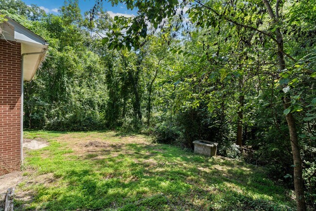 Building Photo - Chapel Hill 3 Bed 2 Bath Ranch - Available...