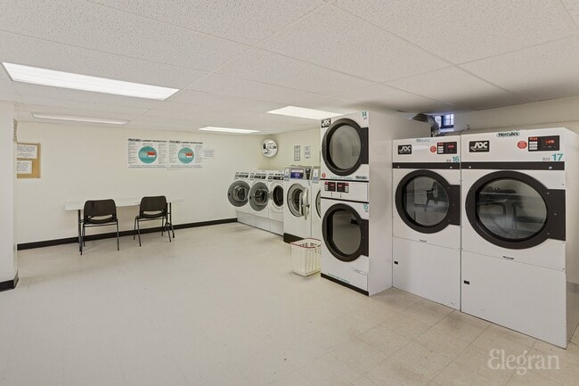 Building Photo - 75-02 Austin St