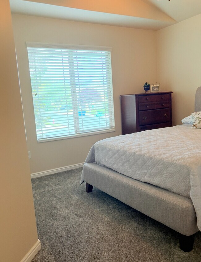 Building Photo - 351 N 1480 E