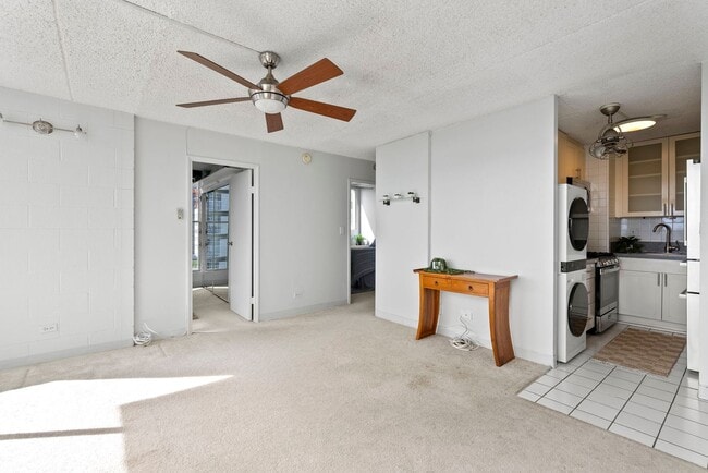 Building Photo - Punahou Pulelehua 2 Bedroom 1 Bathroom 1 Parking 7th Floor Condo Electric and Water Included w/ Rent