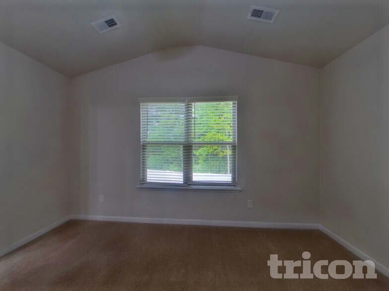 Building Photo - 213 Spring Knoll Dr