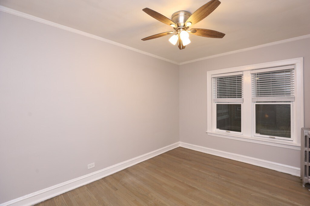 Building Photo - 1352 W Carmen Ave