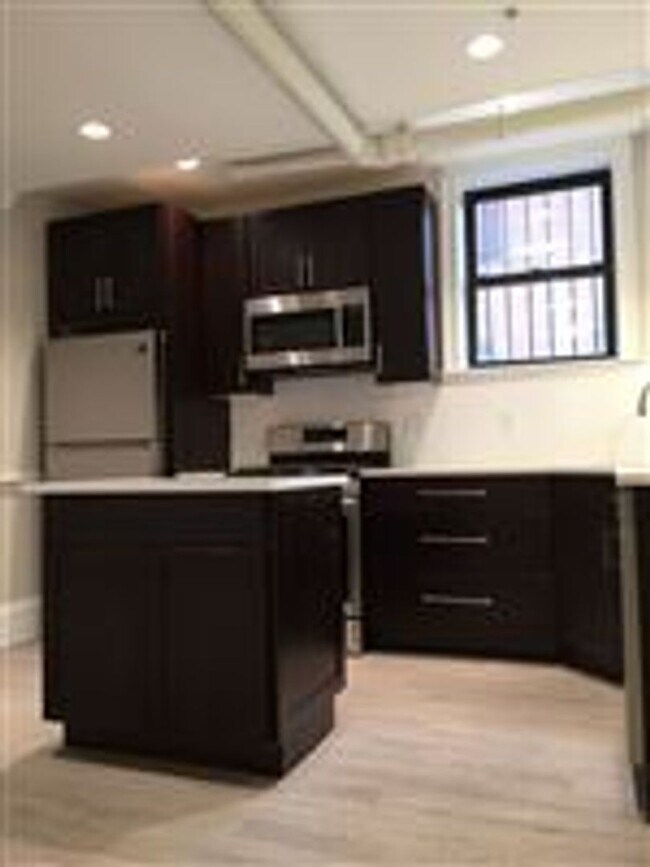 Building Photo - Garden Level Unit. No Brokers Fee, No Security Deposit, Heat and Hot Water Included, Elevator, La...