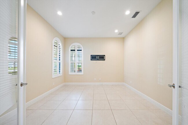 Building Photo - 1037 River Wind Cir