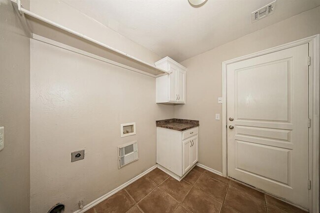 Building Photo - 16621 La Paloma Lane