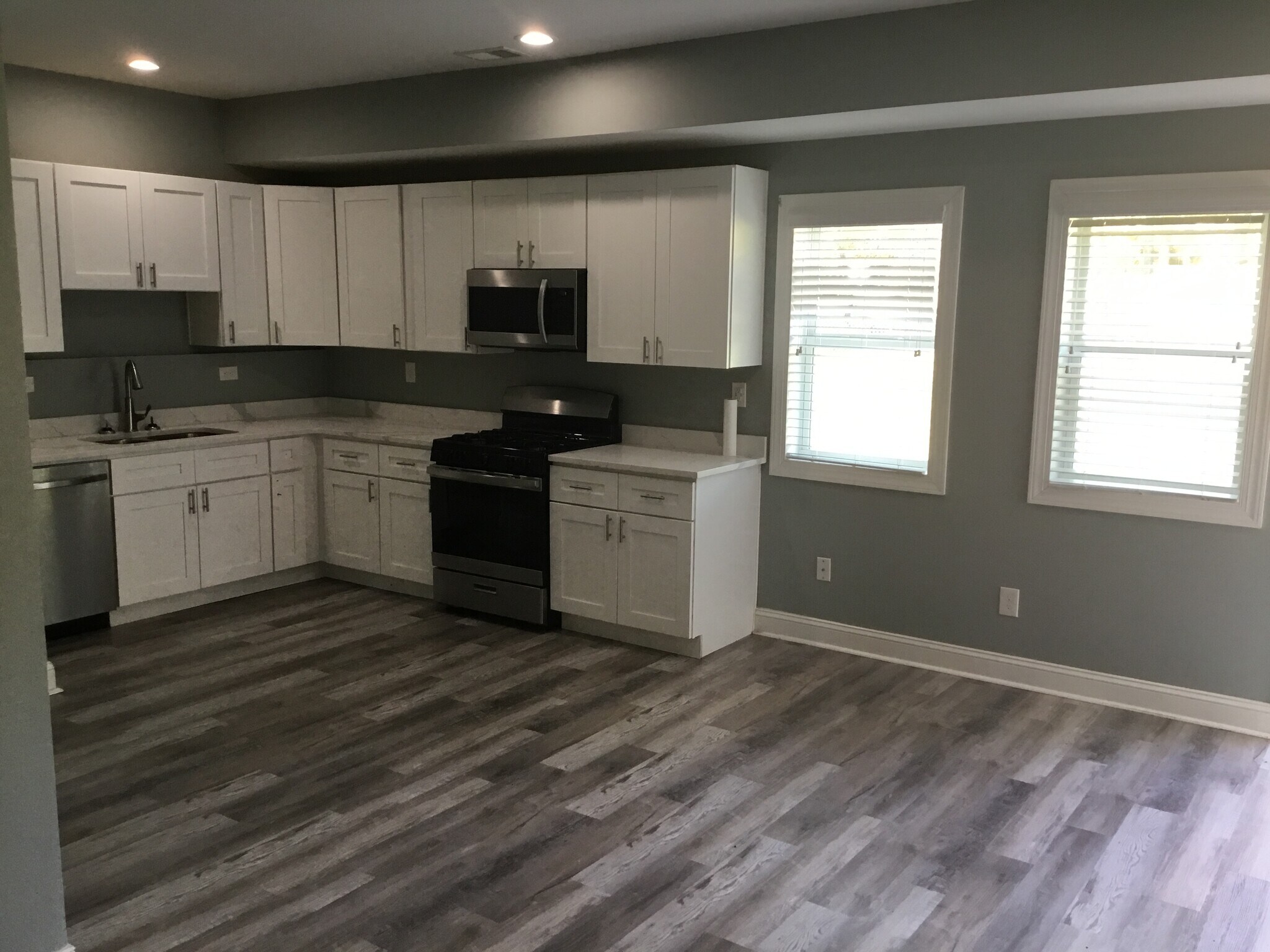 Building Photo - 3880 Tommy Dr