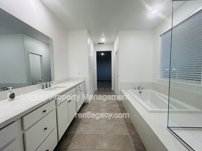 Building Photo - 3760 Oyster Pt Wy