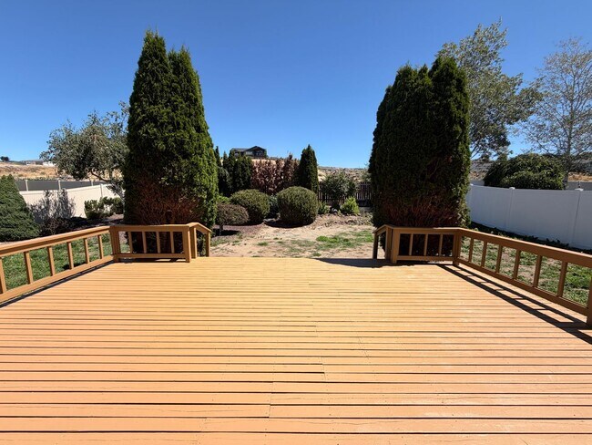 Building Photo - Beautifully updated 3-bedroom, 2-bathroom www.stillproperties.com