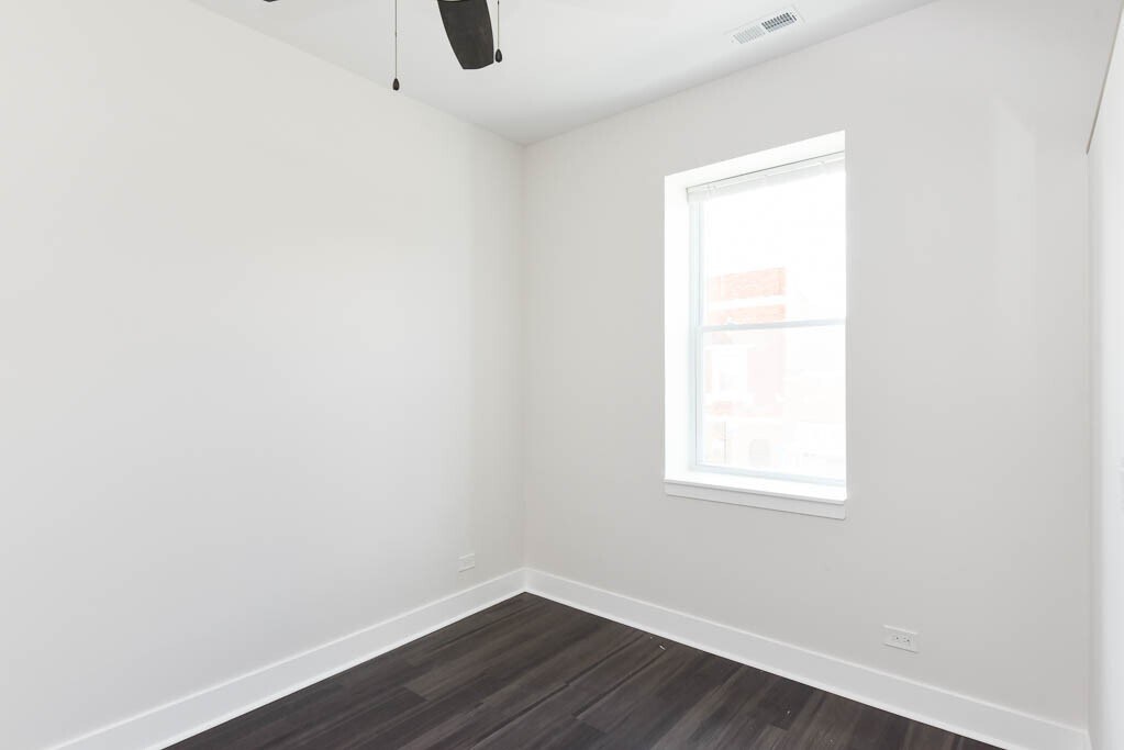 Building Photo - 4365 N Elston Ave