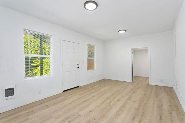 Building Photo - 2014 E 88th St