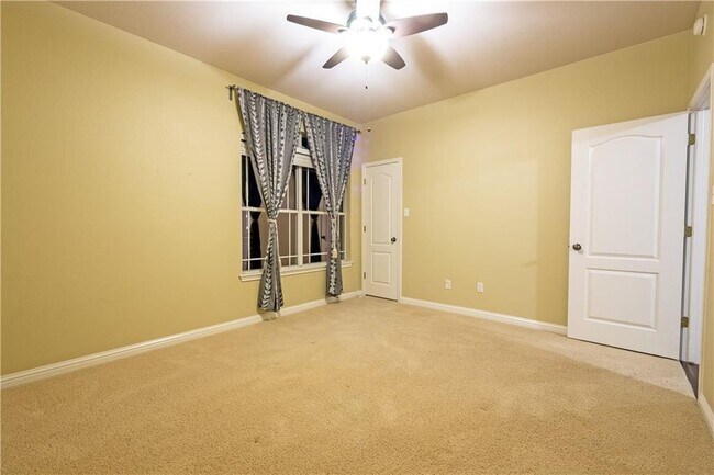 Building Photo - 305 Arrowhead Trail