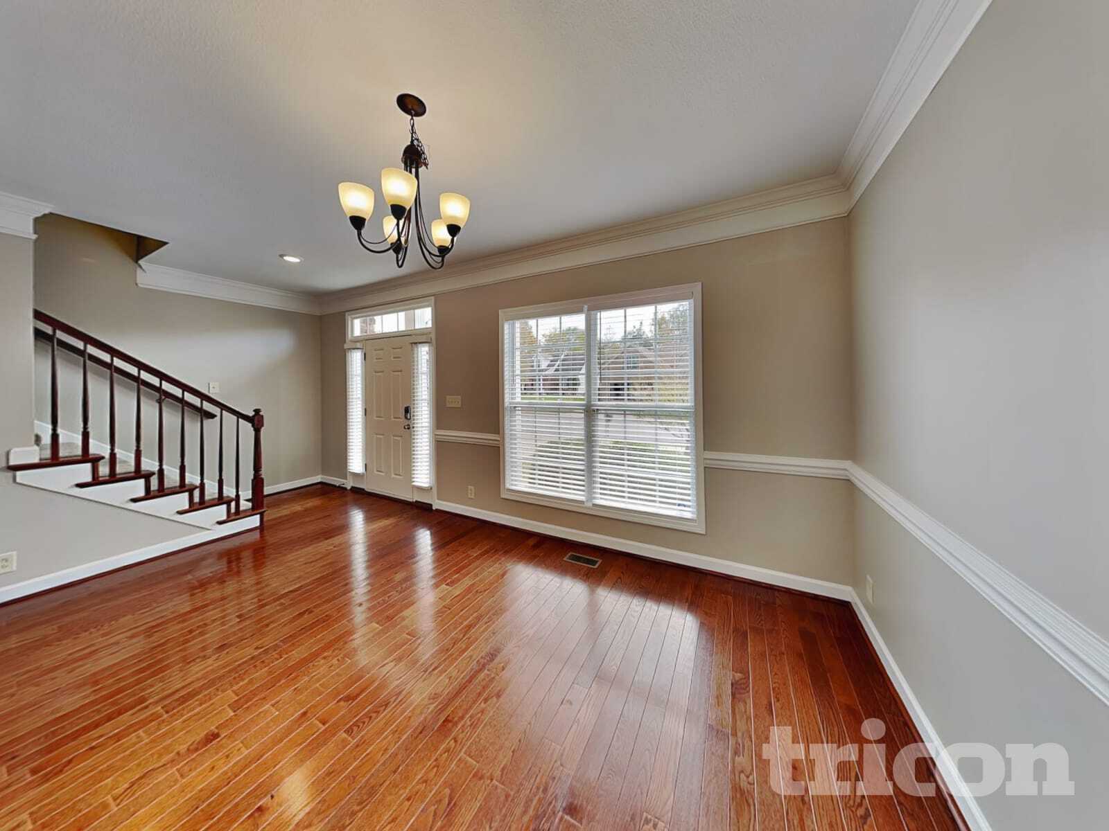 Building Photo - 935 Willow Circle