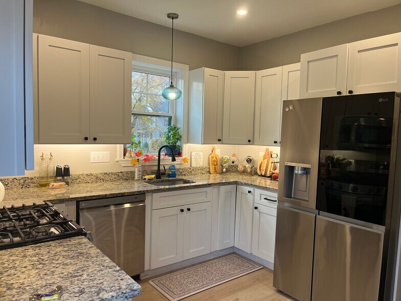 Building Photo - 130 Mount Vernon St