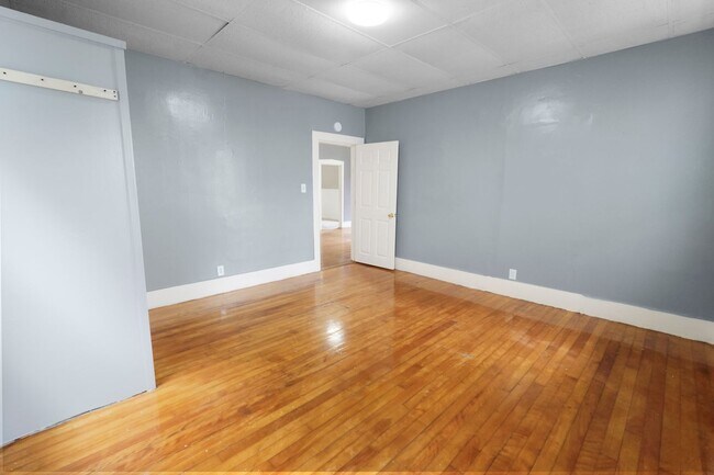 Building Photo - 15 1/2 Mendon Street