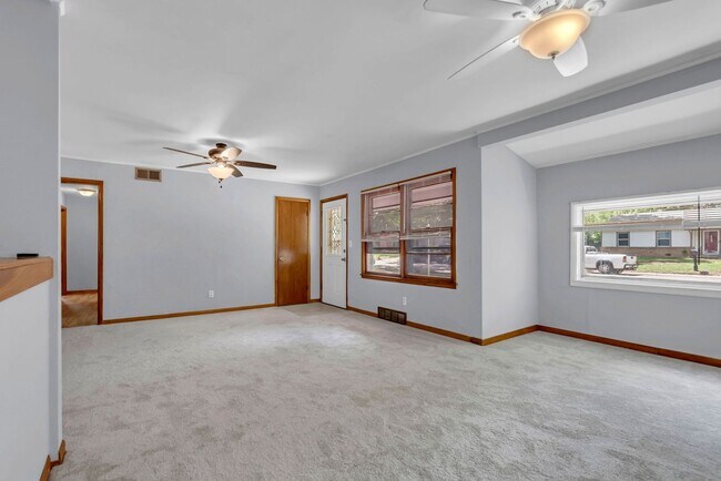 Building Photo - Updated 4 Bedroom 3 bathroom in Derby, KS