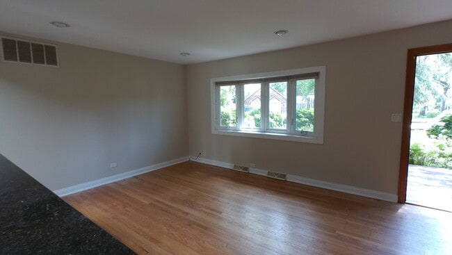 Building Photo - 22940 N Prairie Ln