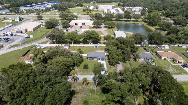 Building Photo - 3 Bed | 2 Bath | 1,200 Sq Ft Single-Family Home  RENT NOW WITH ZERO DEPOSIT on a 12-month lease!