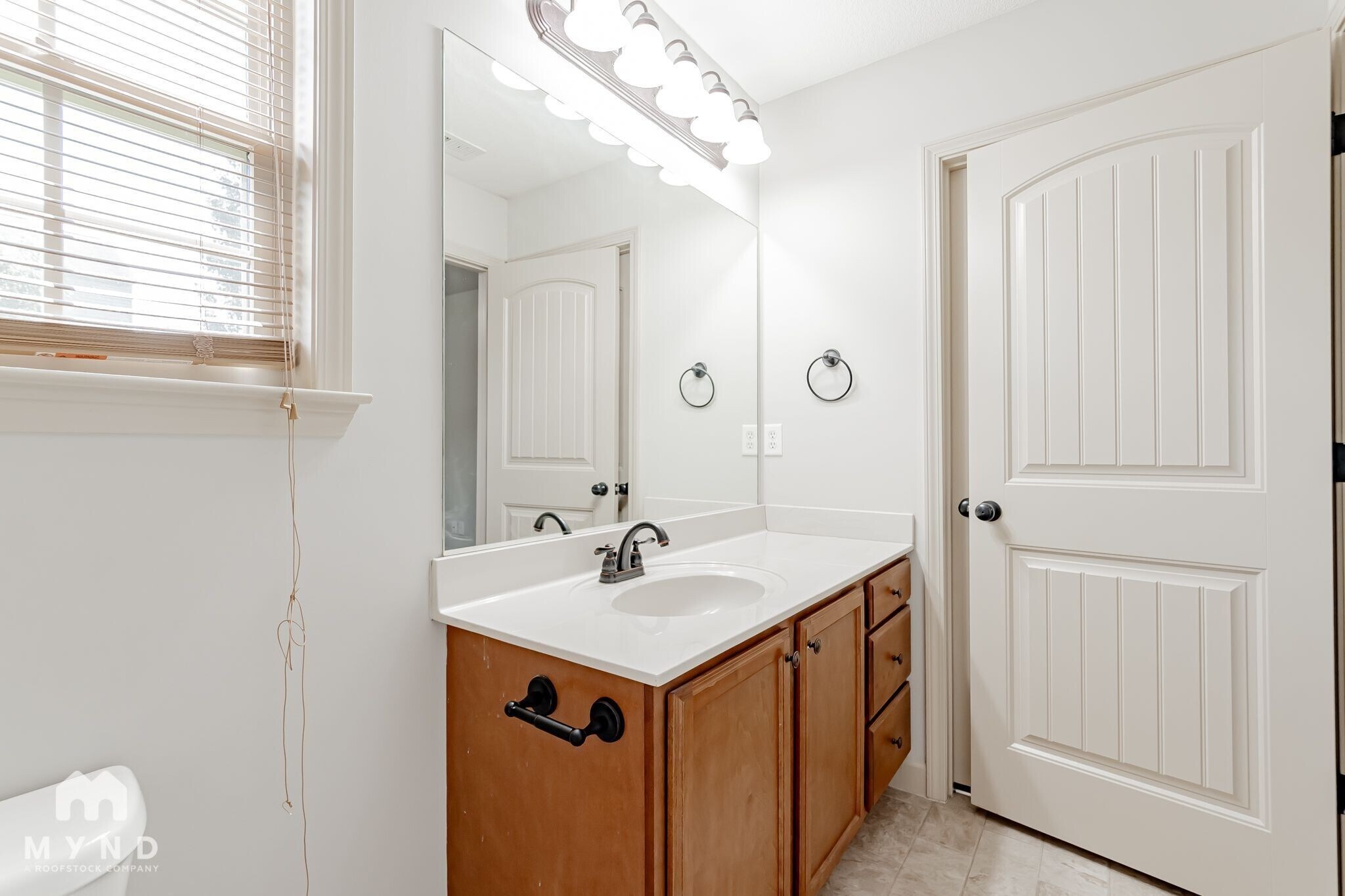 Building Photo - 352 Robin Helton Dr