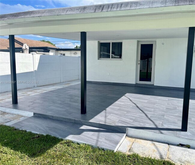 Building Photo - 7113 SW 21st St