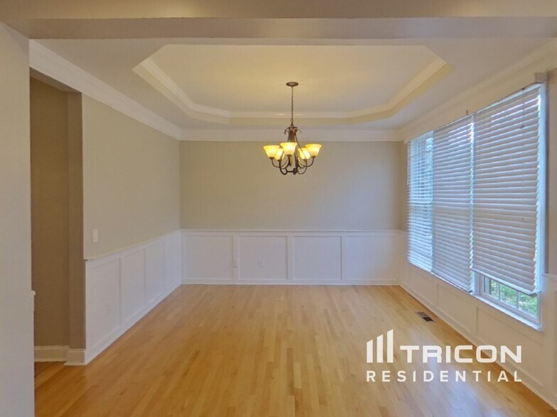 Building Photo - 3335 Renaissance Cir