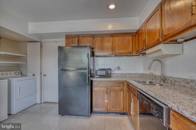 Building Photo - 7304 Park Village Ct