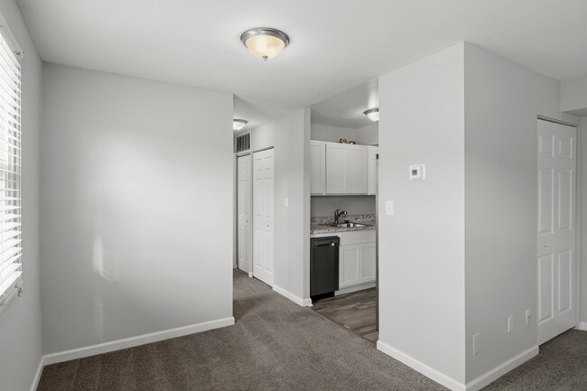 Building Photo - 4411 Falls Bridge Dr