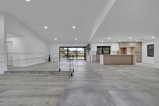 Building Photo - 3352 Lakeview Dr