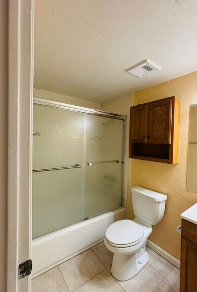 Primary Photo - 1207 E Townley Ave