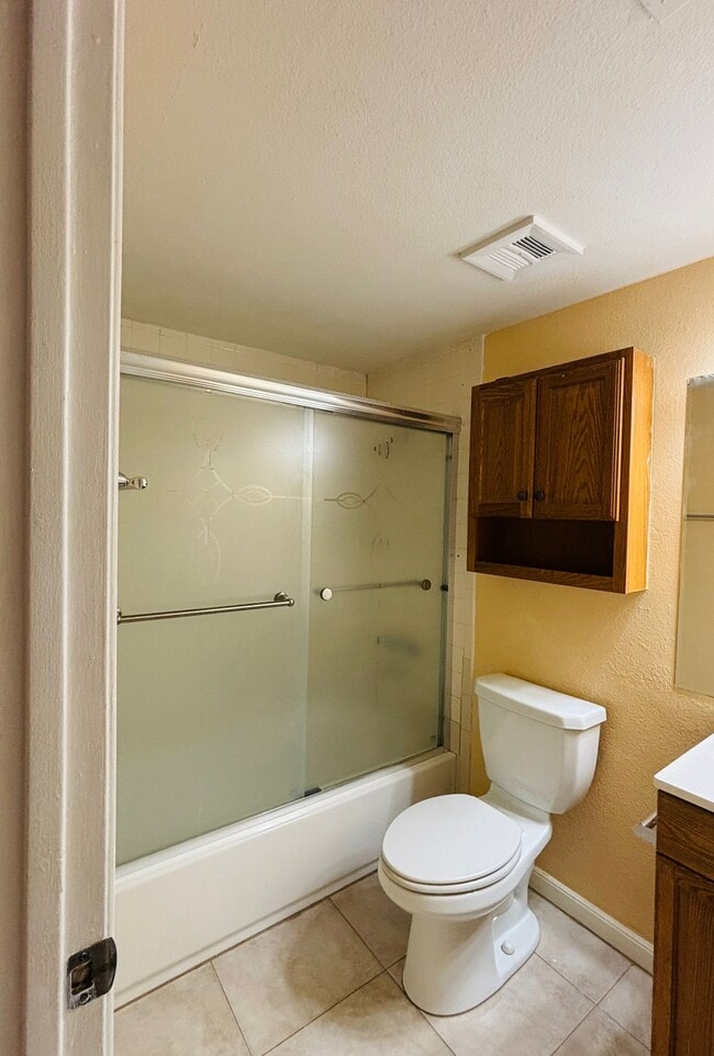 Building Photo - 1207 E Townley Ave