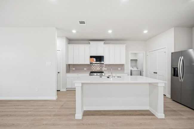 Building Photo - 7749 Bergamot Cir
