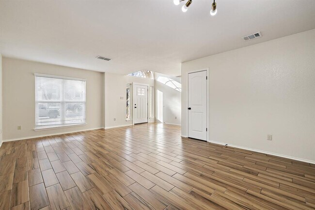 Building Photo - 2003 Dayflower Trce