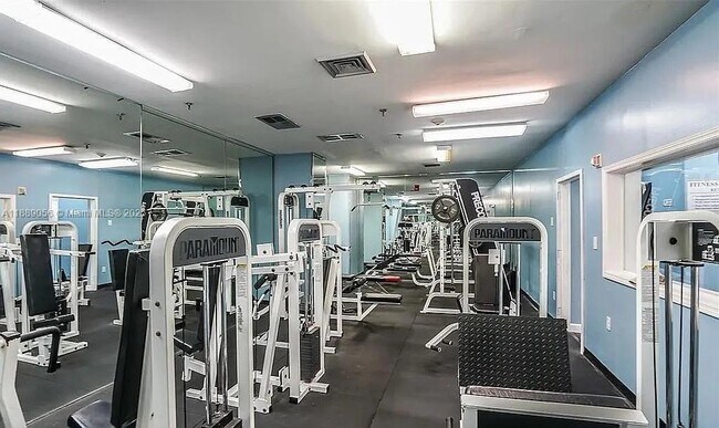 Building Photo - 800 N Miami Ave