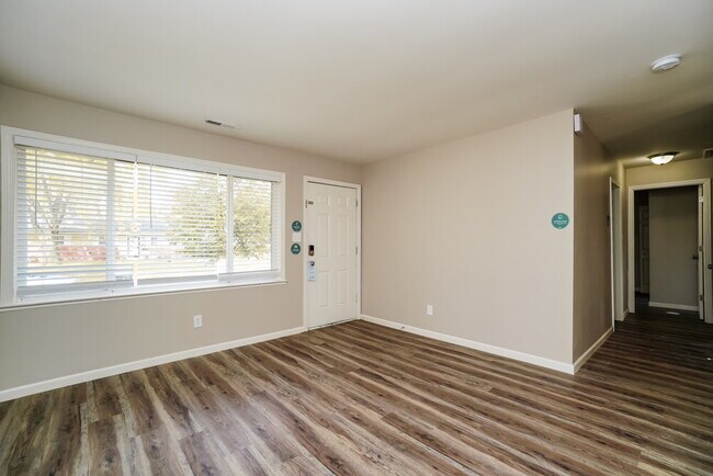 Building Photo - 1670 Dundee Pl