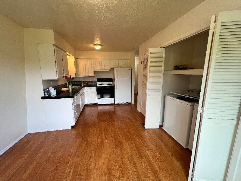 Building Photo - 4570 S 200 E